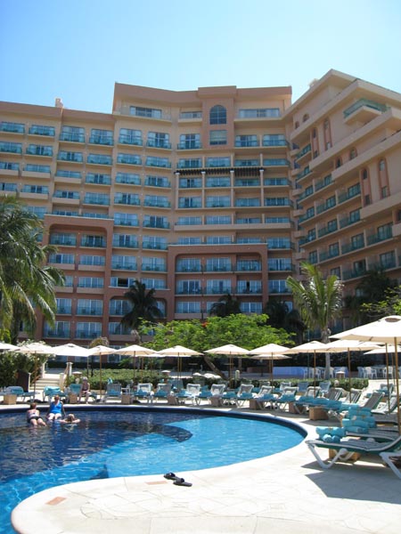 Hotel Fiesta Americana Grand Coral Beach